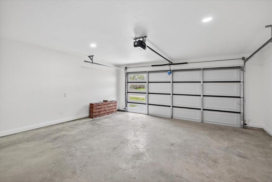 Spacious, unfurnished interior of a new home in , Gun Barrel City (Image 15). Spacious, unfurnished interior of a new home in , Gun Barrel City (Image 15).