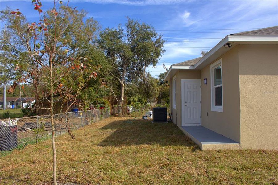 Exterior details and patio area of a home in , Tampa (Image 20).