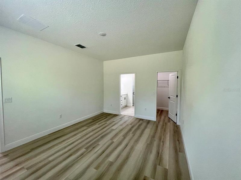 Spacious, unfurnished interior of a new home in , Citrus Springs (Image 15).
