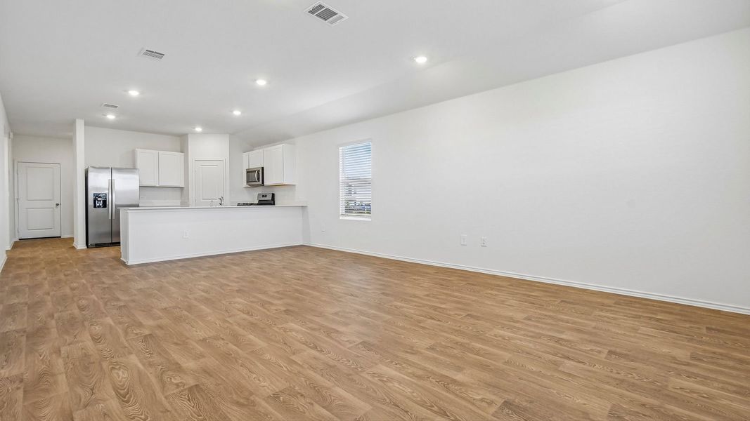 Spacious, unfurnished interior of a new home in Durango, Mustang Ridge (Image 20).