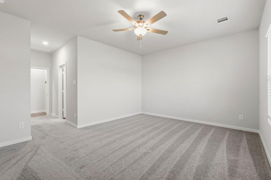 Spacious, unfurnished interior of a new home in Paloma at Sanford Farms, Waller (Image 14).