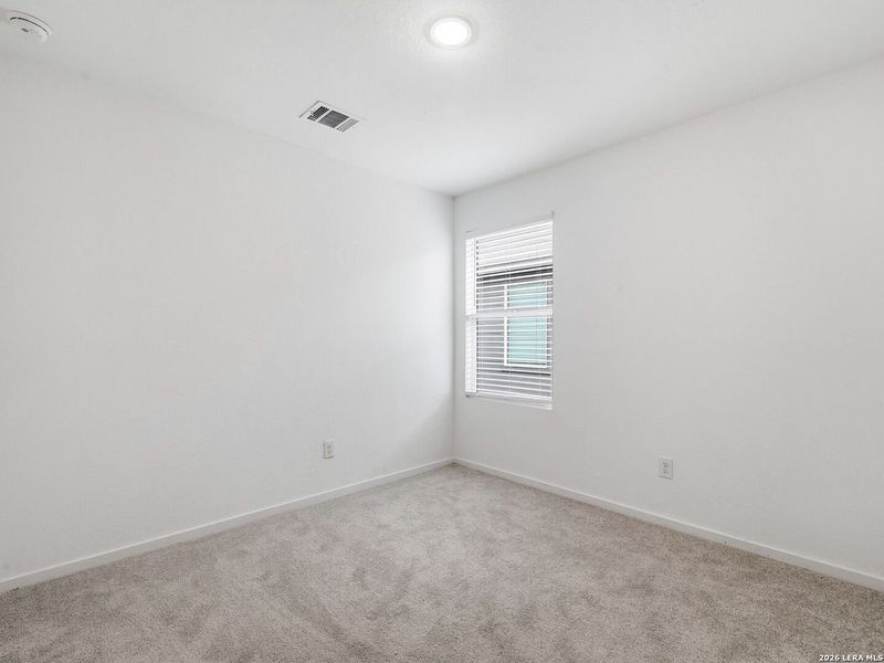 Spacious, unfurnished interior of a new home in Sapphire Grove, San Antonio (Image 12).
