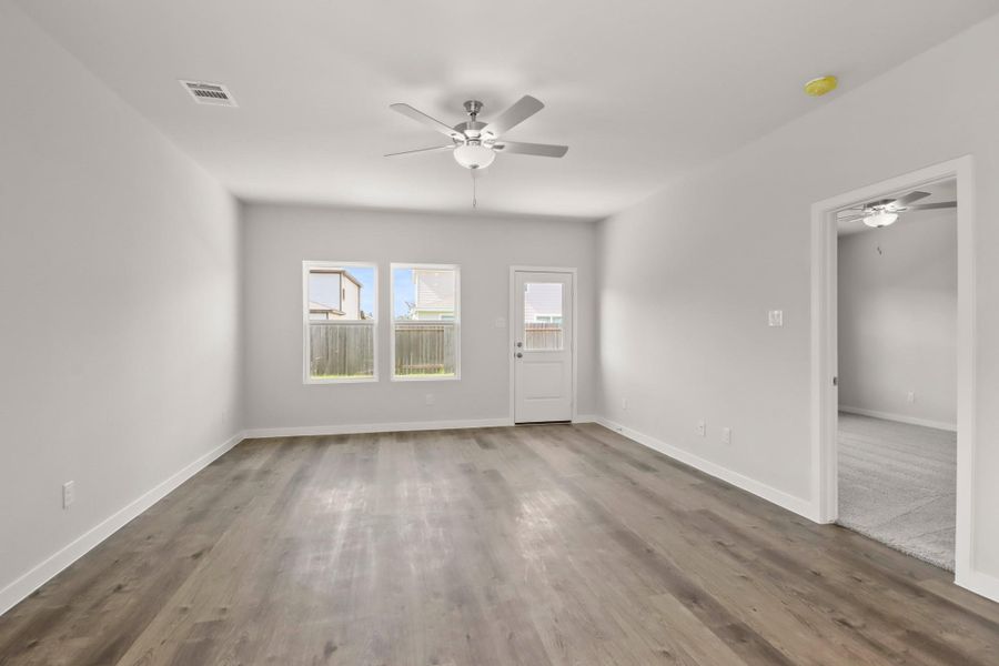 Spacious, unfurnished interior of a new home in Caney Mills, Cut and Shoot (Image 15).
