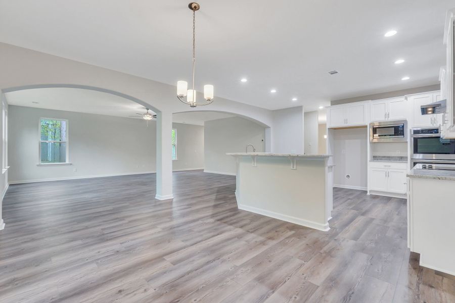 Spacious, unfurnished interior of a new home in NorthShore on the St. Marys River, Kingsland (Image 20).
