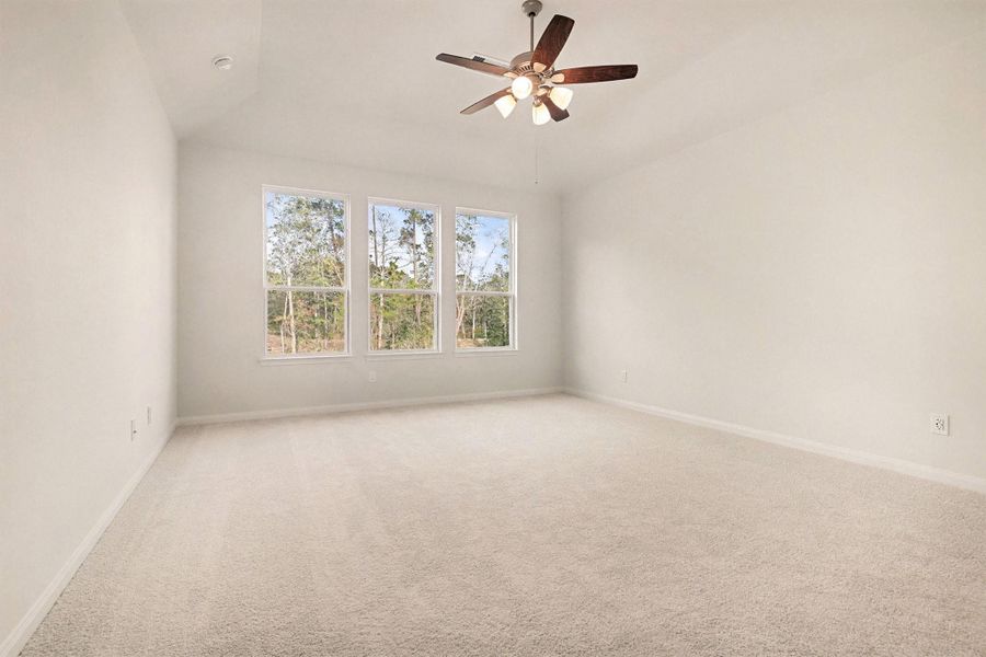 Spacious, unfurnished interior of a new home in Oakwood Ranch, Willis (Image 31).