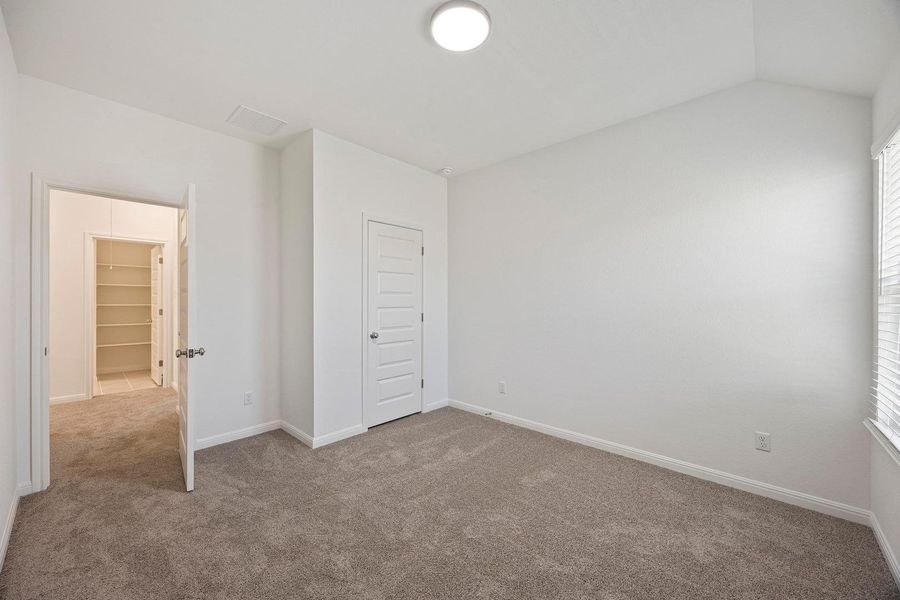 Spacious, unfurnished interior of a new home in Trinity Ranch, Elgin (Image 28).