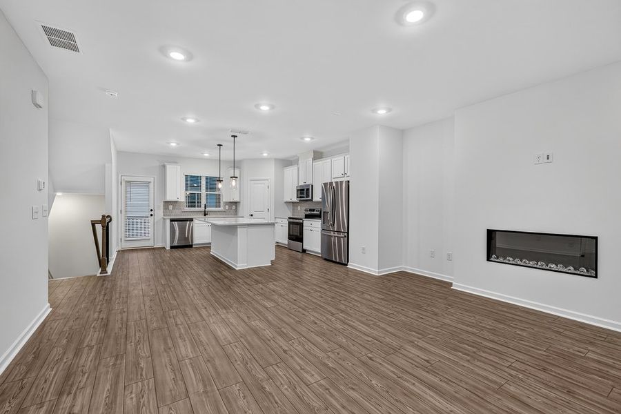 Spacious, unfurnished interior of a new home in Rosewood Farm, Lawrenceville (Image 24).
