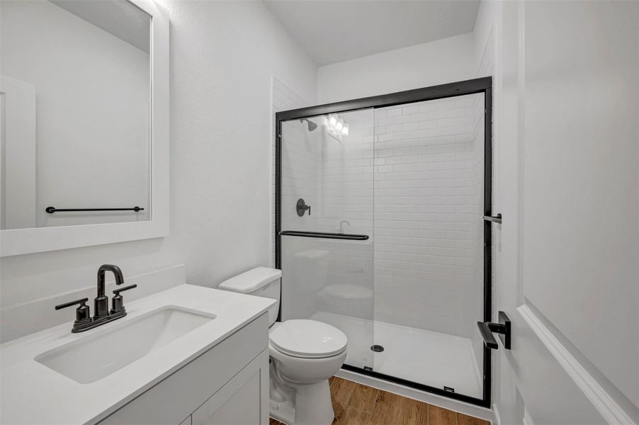 Hall bath (*Photo not of actual home and used for illustration purposes only.)