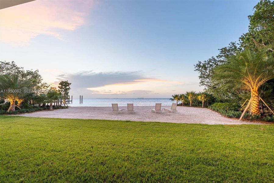 Exterior details and patio area of a home in , Islamorada, Village of Islands (Image 30).