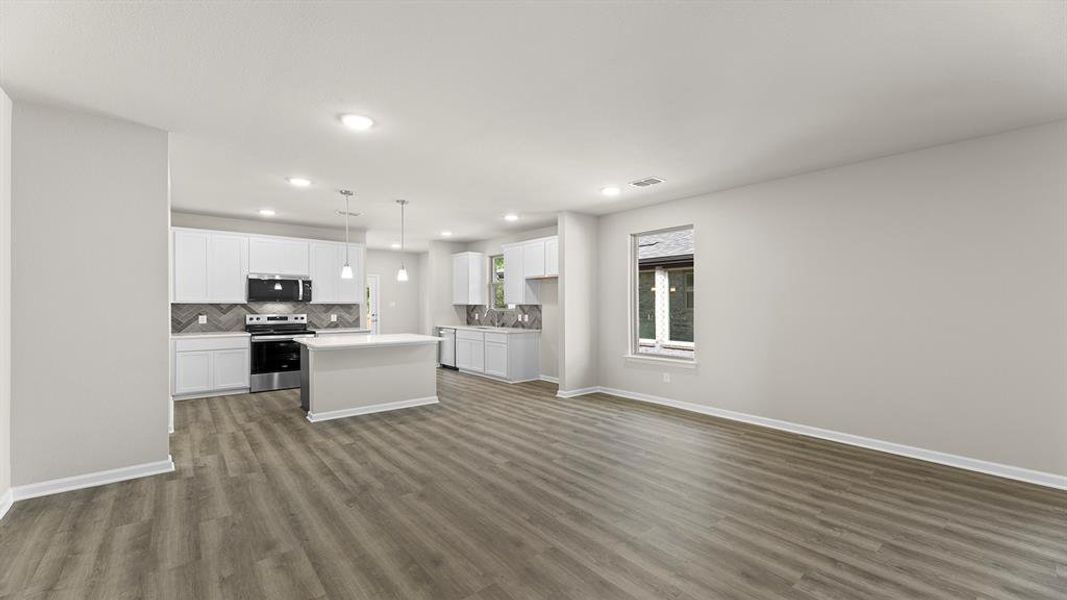 11. 2910 Plum Creek - Dining