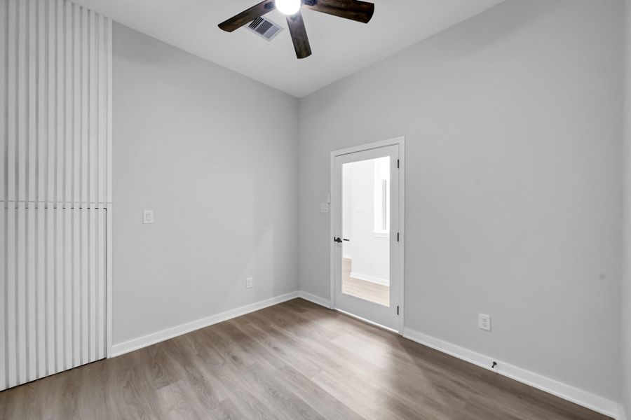 Spacious, unfurnished interior of a new home in , Willis (Image 12).
