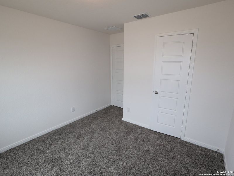 Spacious, unfurnished interior of a new home in Agave, San Antonio (Image 19).