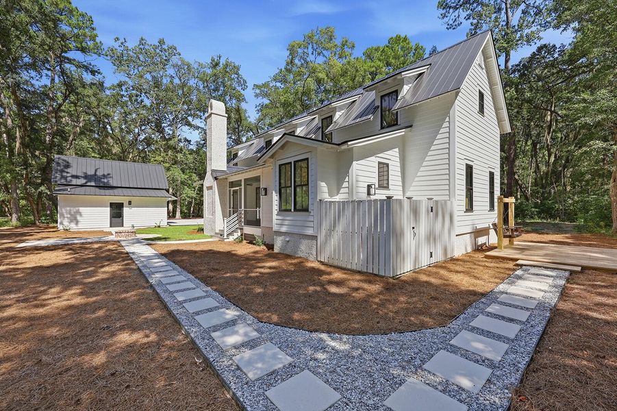 Exterior details and patio area of a home in , Seabrook (Image 3).
