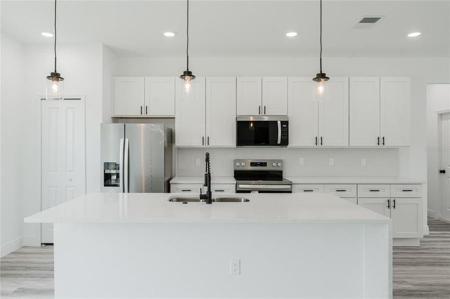 Spacious, unfurnished interior of a new home in , Ocala (Image 21).