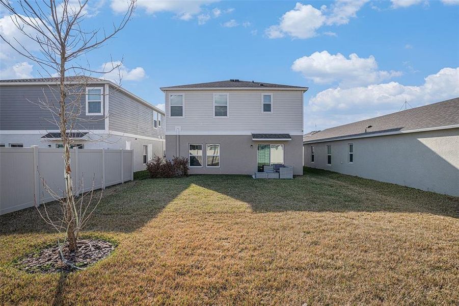 Exterior details and patio area of a home in Hawkstone, Lithia (Image 21).