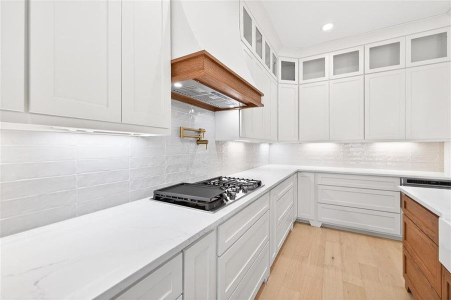 Furnished interior view inside a new home in , Jefferson (Image 13).