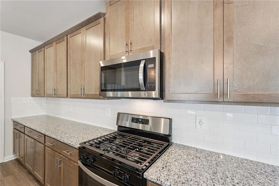 Furnished interior view inside a new home in Ivey Township, Dallas (Image 12).