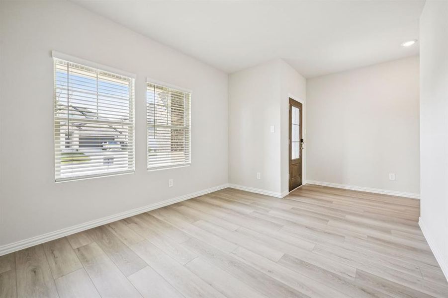 Spacious, unfurnished interior of a new home in Eastridge - Signature Series, McKinney (Image 18).