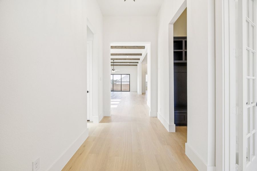 Representative unfurnished interior of a home built from the Augusta by Sandlin Homes in Trinity Estates, Benbrook (Image 14).
