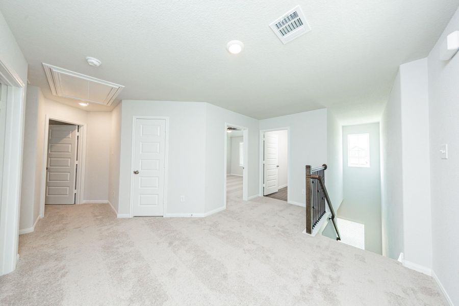 Spacious, unfurnished interior of a new home in River's Edge, Conroe (Image 7).