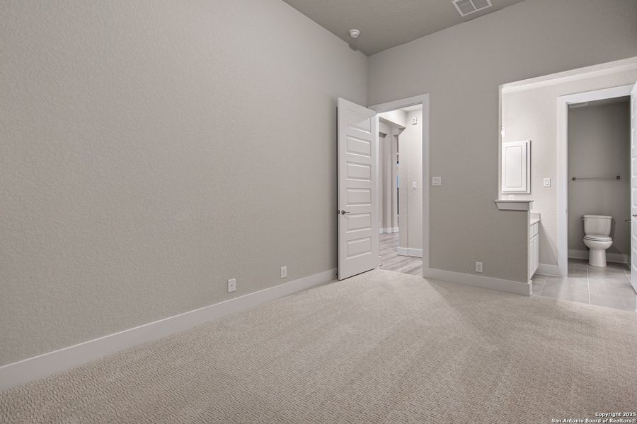 Spacious, unfurnished interior of a new home in Mesa Western, Cibolo (Image 17).