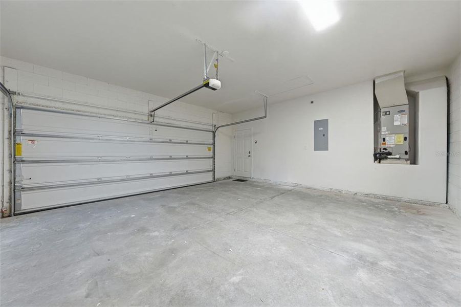 Spacious, unfurnished interior of a new home in , Altamonte Springs (Image 33).