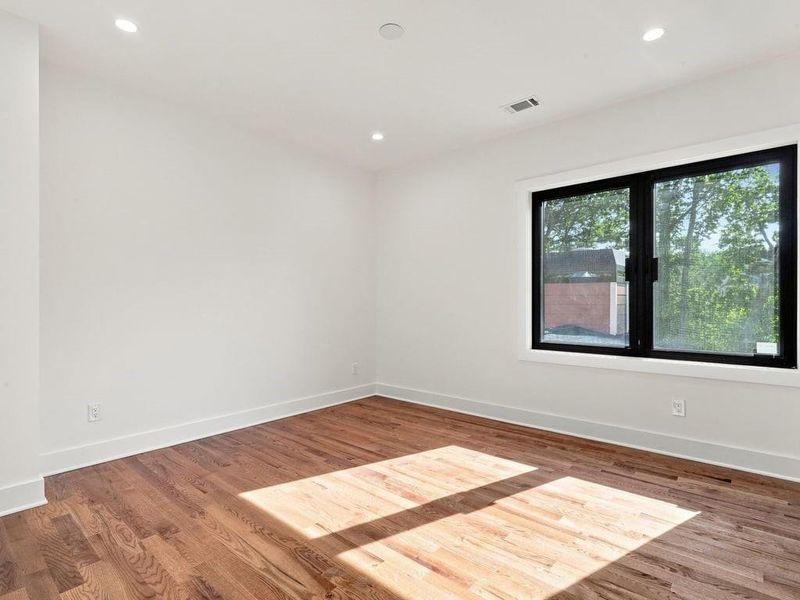 Spacious, unfurnished interior of a new home in , Marietta (Image 40).