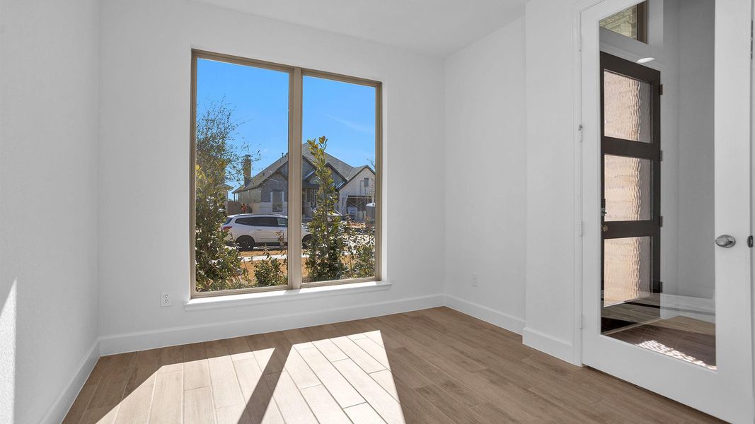 Spacious, unfurnished interior of a new home in Grange, Katy (Image 7).
