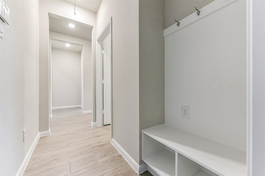 Spacious, unfurnished interior of a new home in Sunrise Cove, Texas City (Image 19).