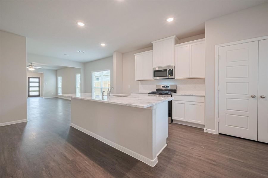 Furnished interior view inside a new home in Woodland Lakes, Huffman (Image 7). Furnished interior view inside a new home in Woodland Lakes, Huffman (Image 7).
