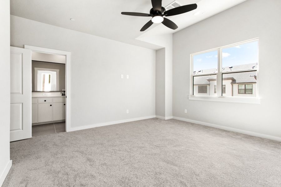 Spacious, unfurnished interior of a new home in Ten Mile Creek, Celina (Image 27).