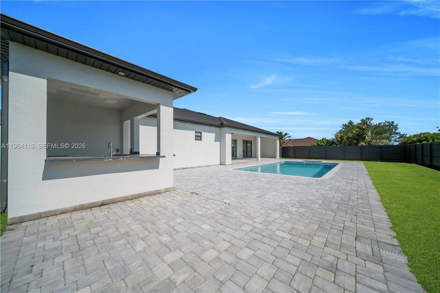 Exterior details and patio area of a home in , Cape Coral (Image 27).