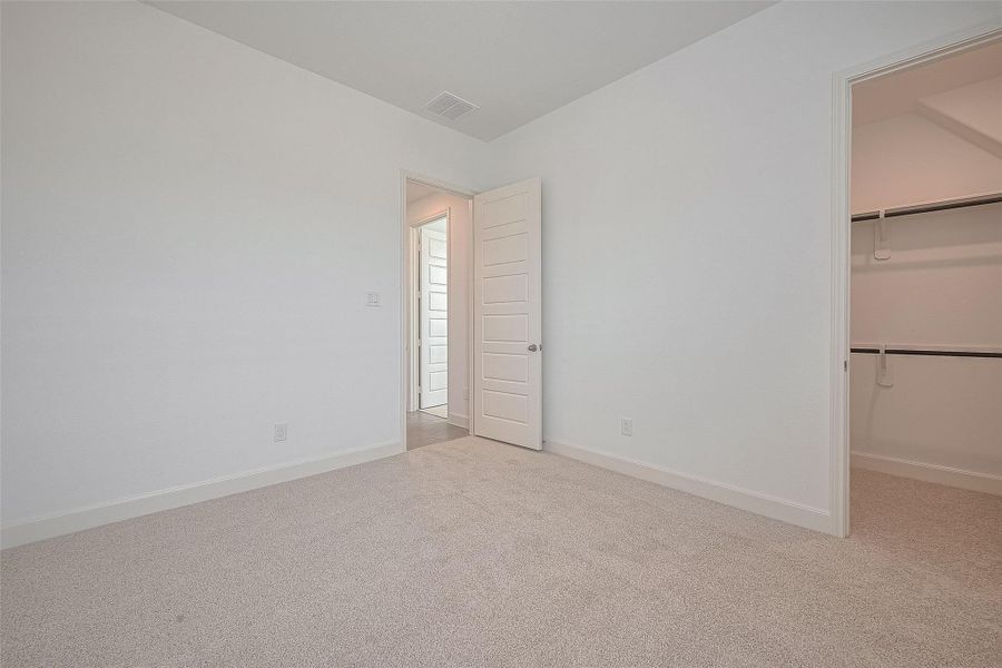 Spacious, unfurnished interior of a new home in Lago Mar, La Marque (Image 38).