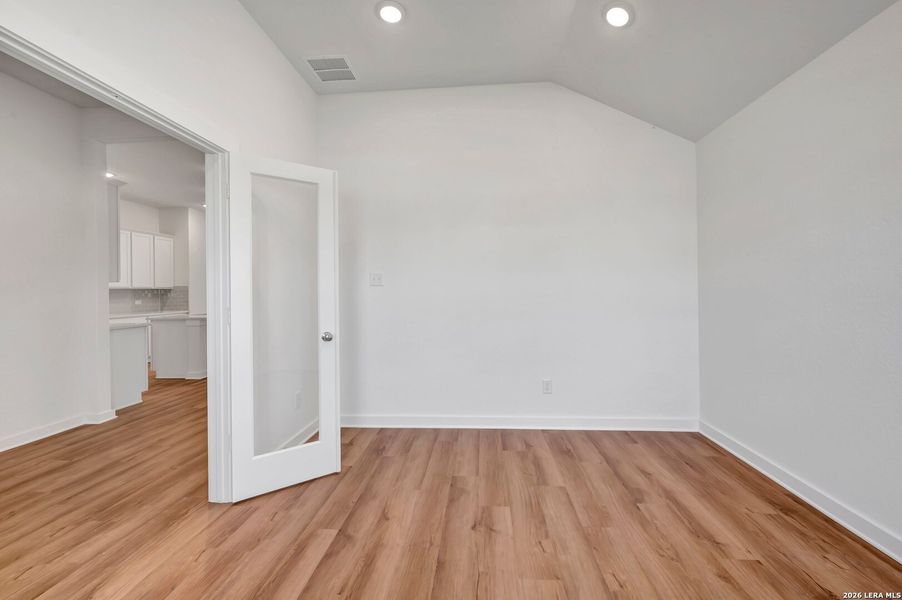 Spacious, unfurnished interior of a new home in Cinco Lakes, San Antonio (Image 29). Spacious, unfurnished interior of a new home in Cinco Lakes, San Antonio (Image 29).