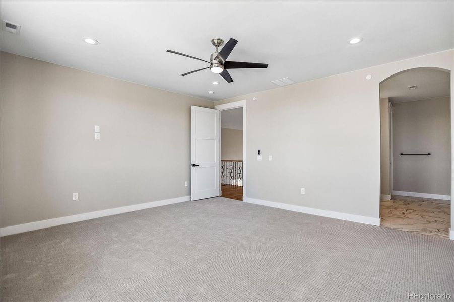 Spacious, unfurnished interior of a new home in , Hudson (Image 23).