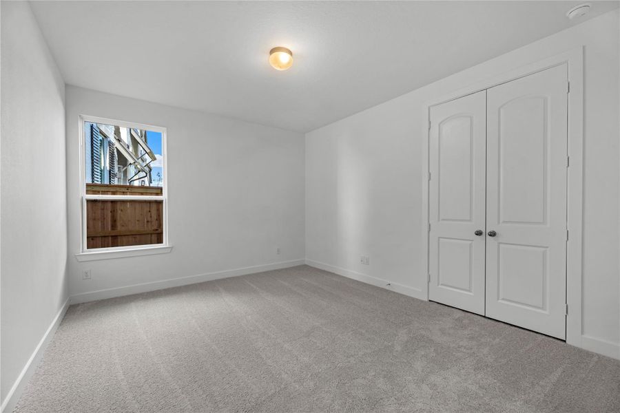 Spacious, unfurnished interior of a new home in Sienna, Missouri City (Image 19).