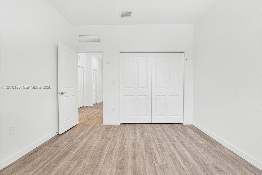 Spacious, unfurnished interior of a new home in , Miami (Image 91).