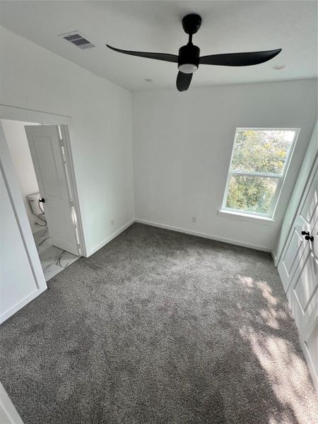 Spacious, unfurnished interior of a new home in , Houston (Image 9).