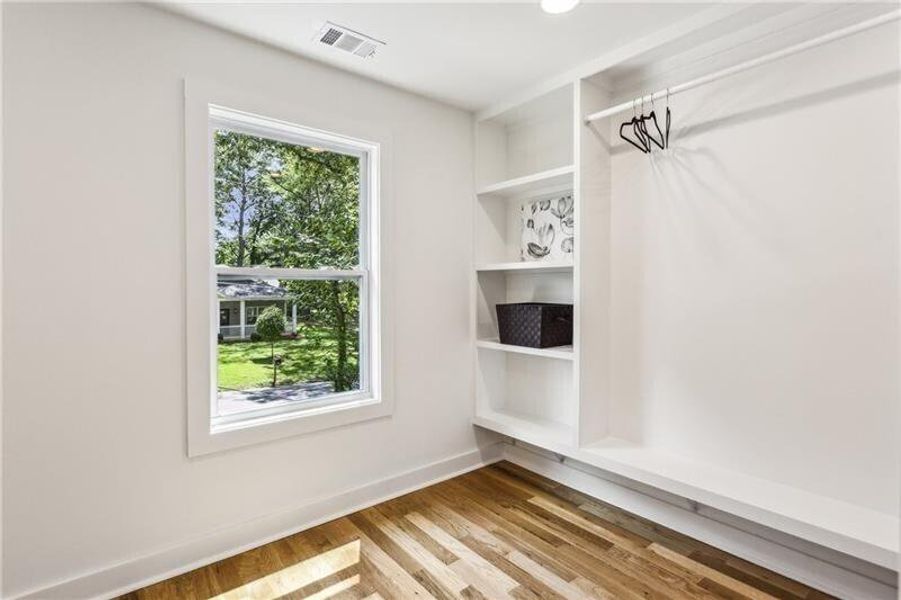 Spacious, unfurnished interior of a new home in , Atlanta (Image 20).