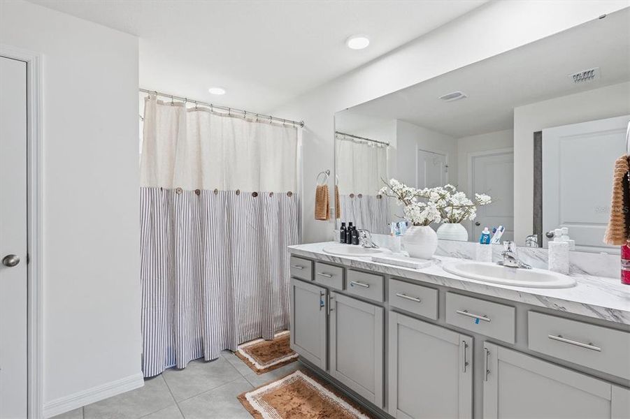 Furnished interior view inside a new home in Autumn Glen, Belleview (Image 28). Furnished interior view inside a new home in Autumn Glen, Belleview (Image 28).