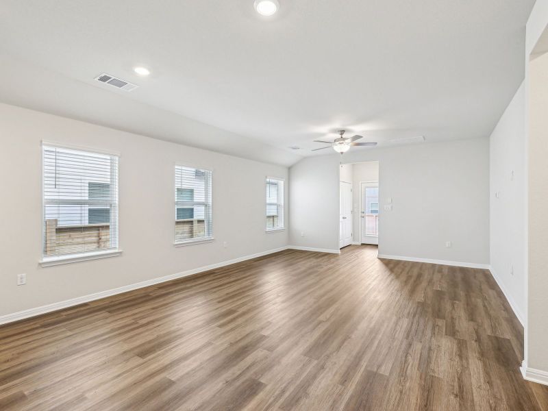 Spacious, unfurnished interior of a new home in Flora, Hutto (Image 8).