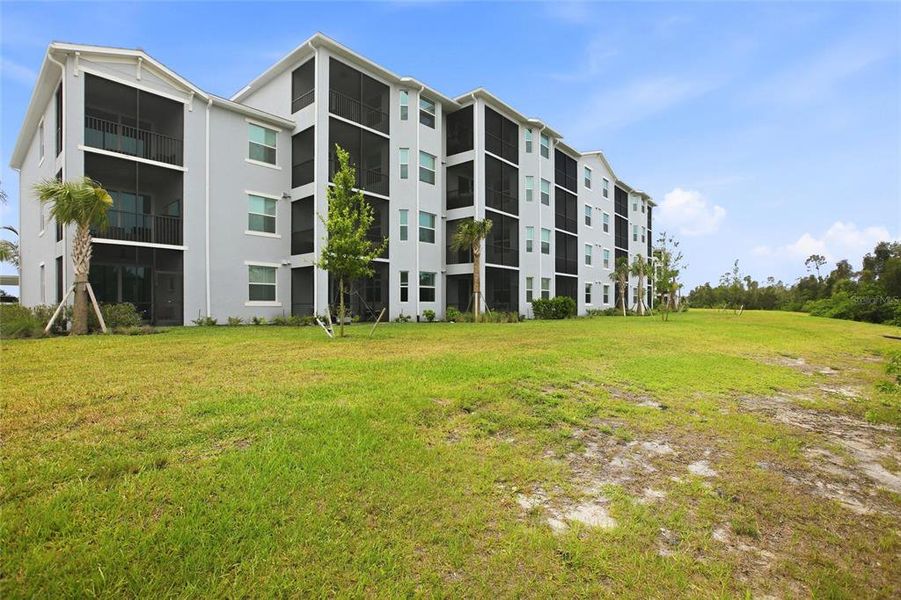 Condo located in Punta Gorda, FL showcasing its design and architecture (Image 29).