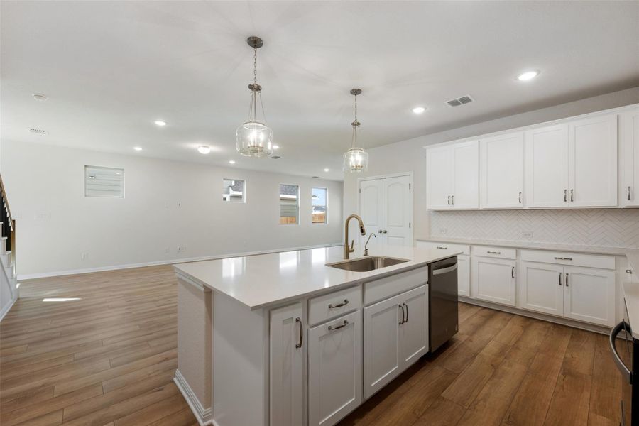 Representative images and renderings are for illustrative purposes. Actual structural options and design finishes of home may vary.