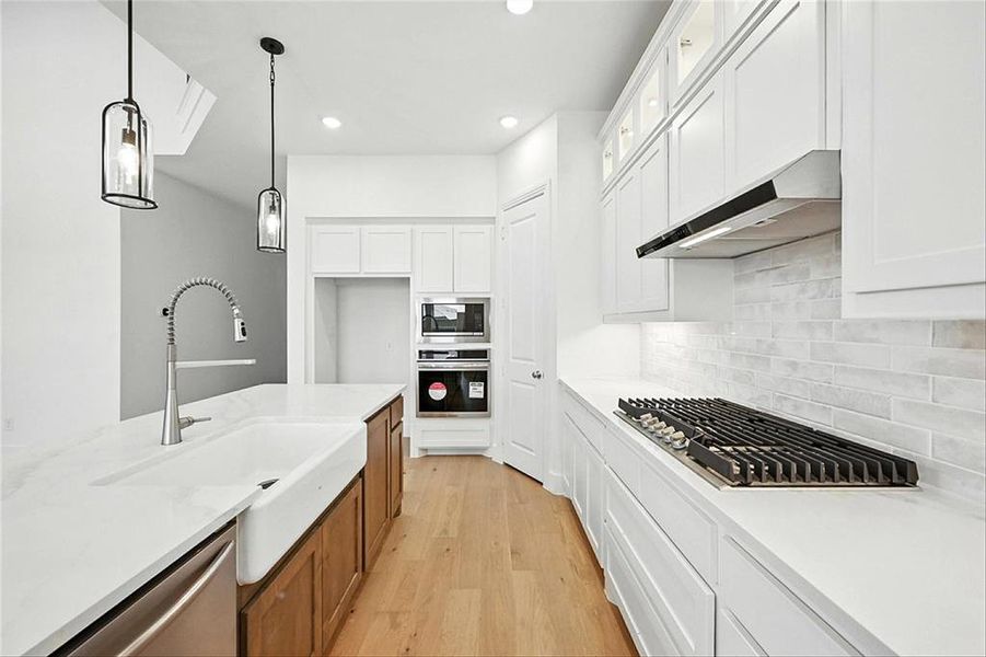 526RedBarnMIDLB004 526RedBarnMIDLB004