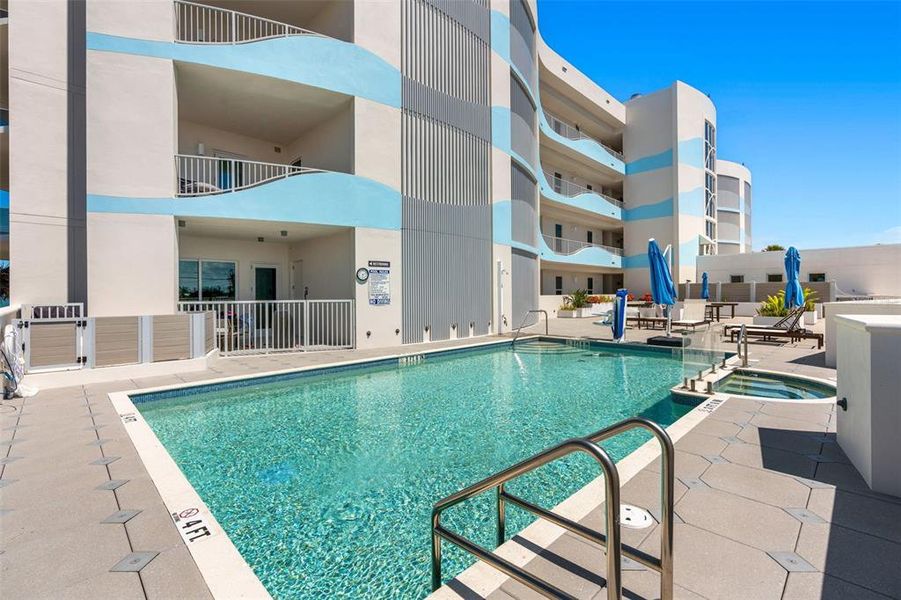 Condo located in Cocoa Beach, FL showcasing its design and architecture (Image 27).