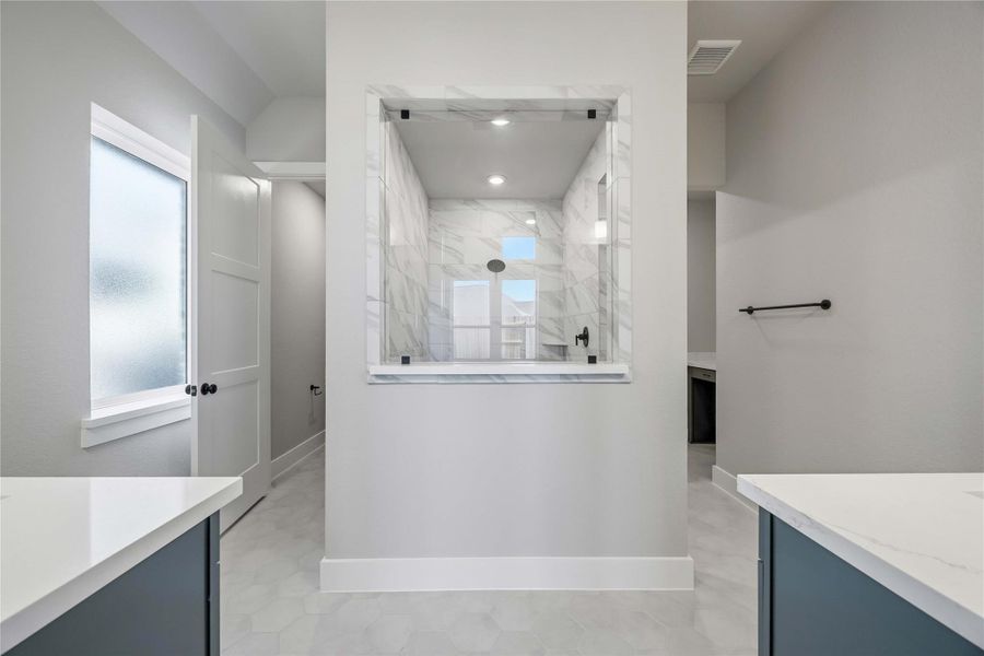 Furnished interior view inside a new home in Valencia, Manvel (Image 11).