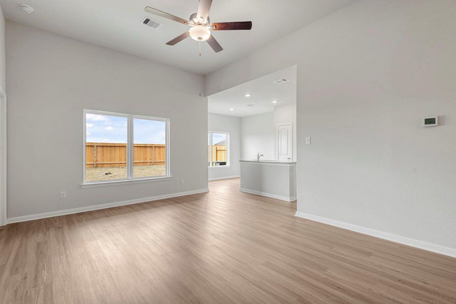 Spacious, unfurnished interior of a new home in Freeman Ranch, Katy (Image 6).