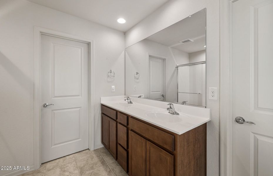 Owner's Bathroom Owner's Bathroom