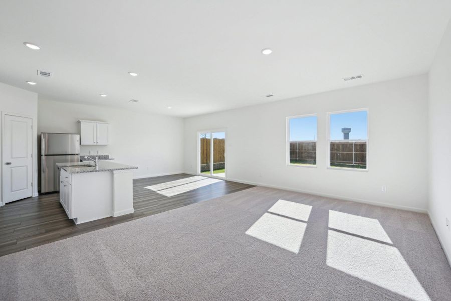 Spacious, unfurnished interior of a new home in , Austin (Image 8).