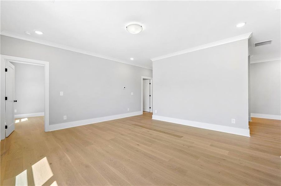 Spacious, unfurnished interior of a new home in , Brookhaven (Image 28).